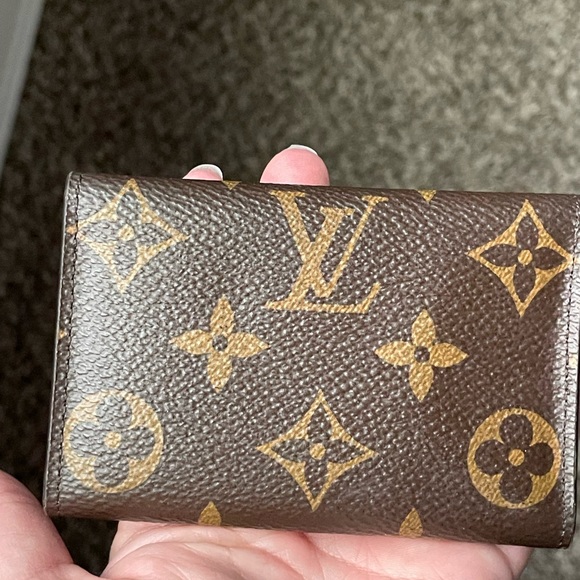 Louis Vuitton 6 key holder - Picture 10 of 14